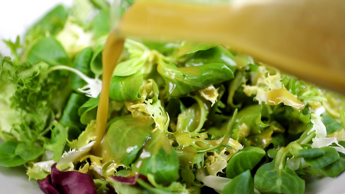 Fünf Tricks für ein perfektes Salat-Dressing - Schlaraffenwelt ...